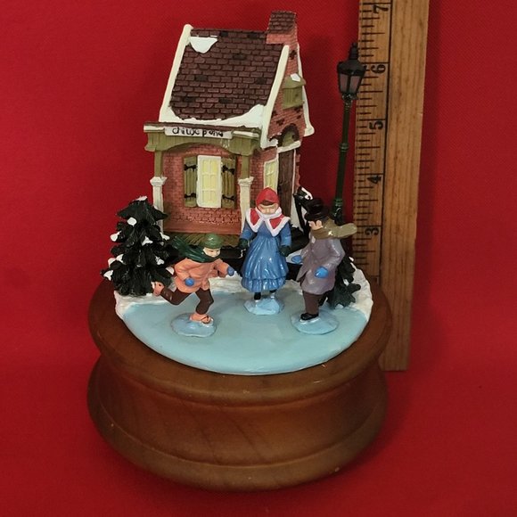 VTG Lighted Heritage Village Childe Pond and Skaters Musical - Picture 8 of 13